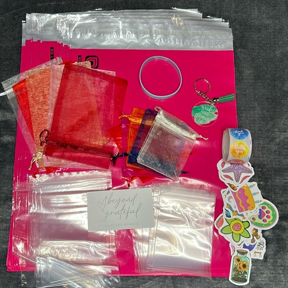 127 Items Shipping & Thank You Bundle!! Poly Mailers & Thank You Seller Kit - Picture 1 of 4
